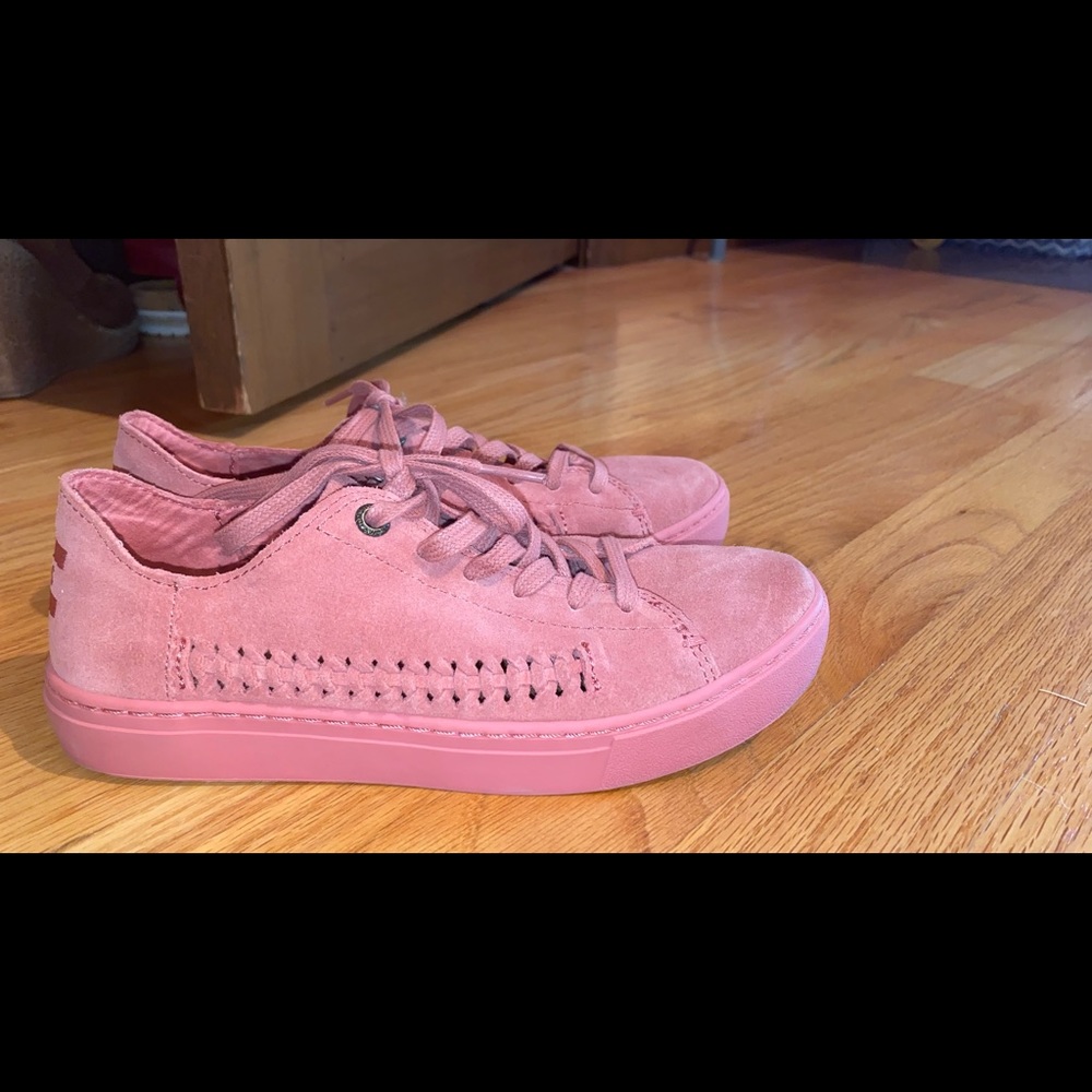 ✨NWOT TOMS Sneakers